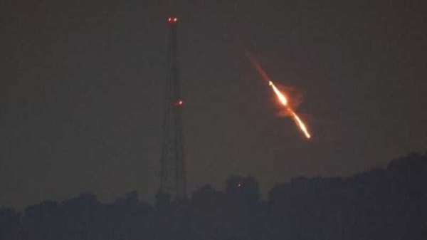 СМИ публикуют видео, на котором НЛО треугольной формы перехватывает ракеты над северным Израилем во время удара Ирана