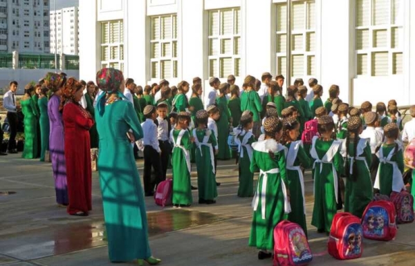 В Туркменистане начались рейды по проверке школьниц на невинность